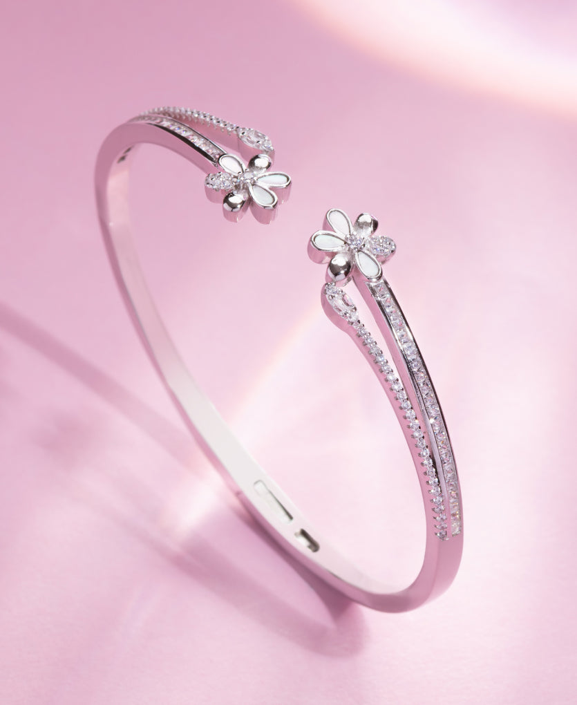 Silver Oval Bracelet With Toch Of Nature
