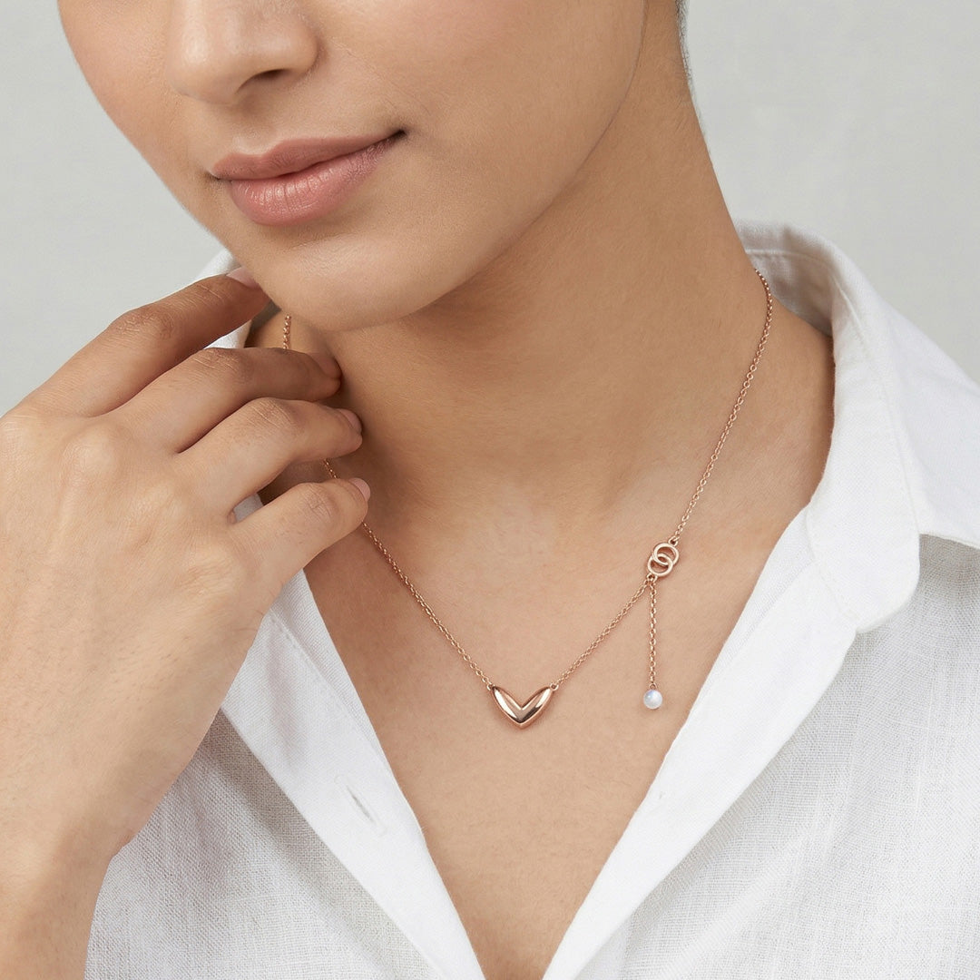Roseate Heart Silver Modern Necklace