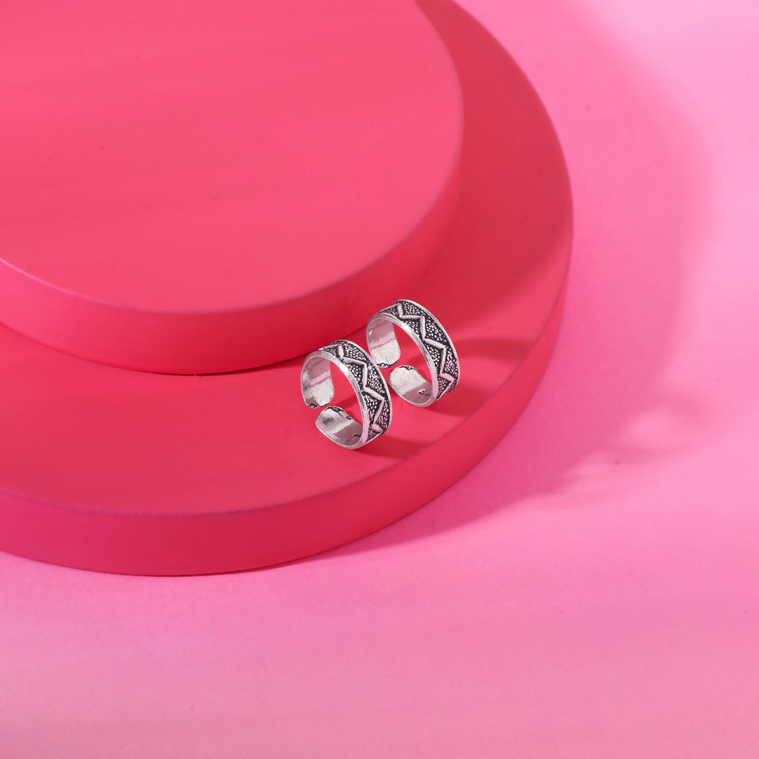 Etheral Line Oxidized Silver Toe Ring