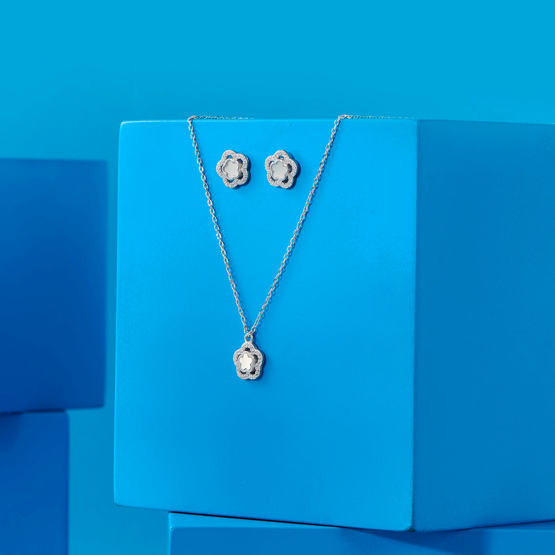 Vinca Charm Silver Necklace Set