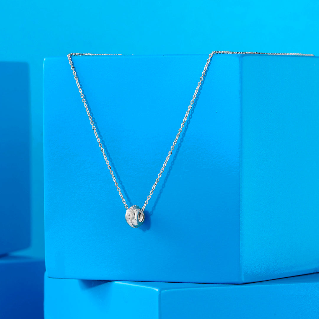 Chic Loop Silver Modern Necklace