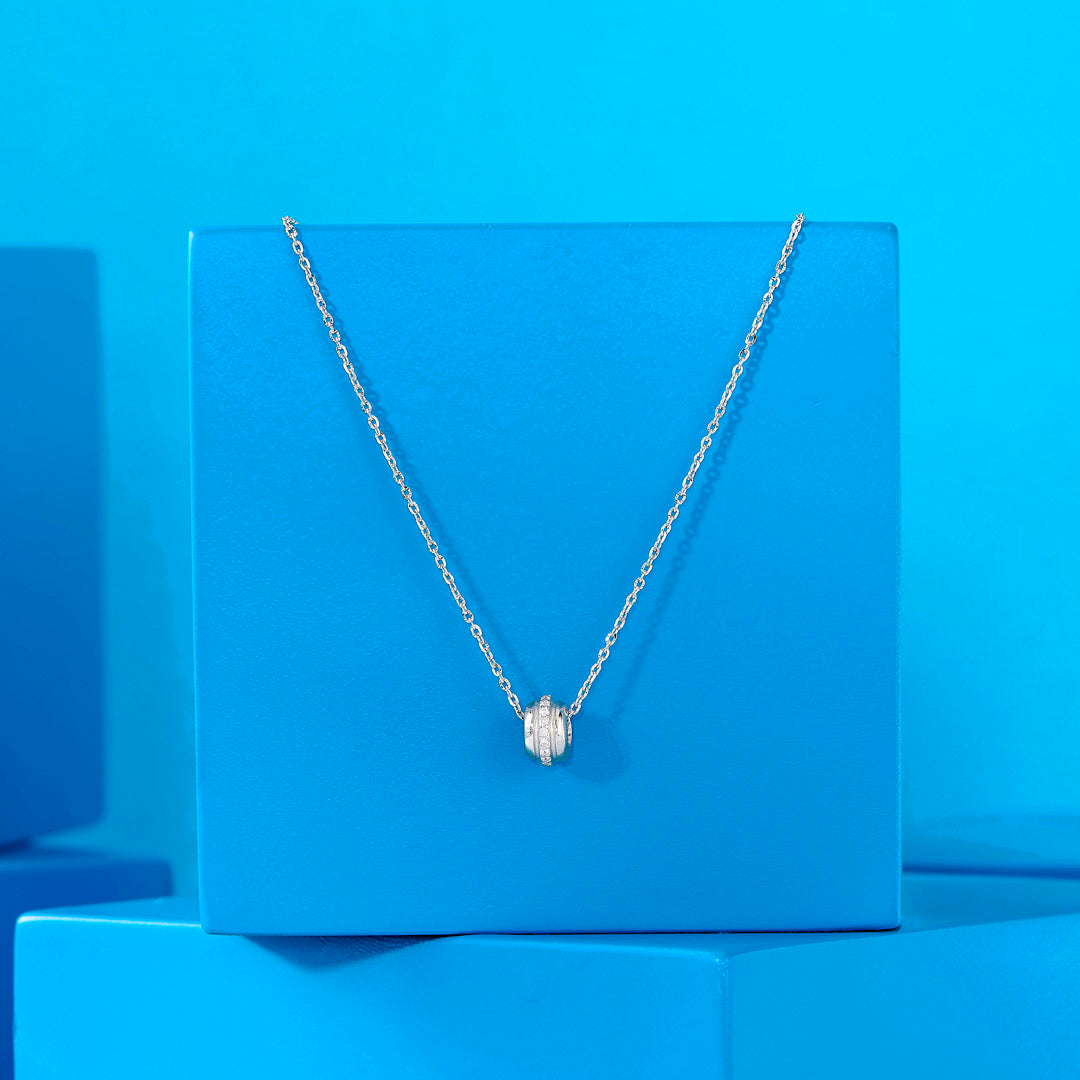 Chic Loop Silver Modern Necklace