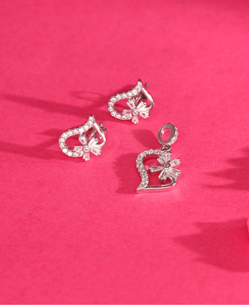 Elegance Heartscape Pendant Set