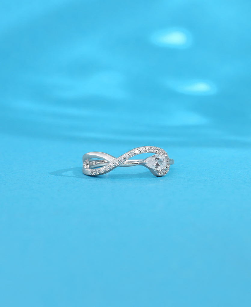 Mesmerizing Knot Silver Ring