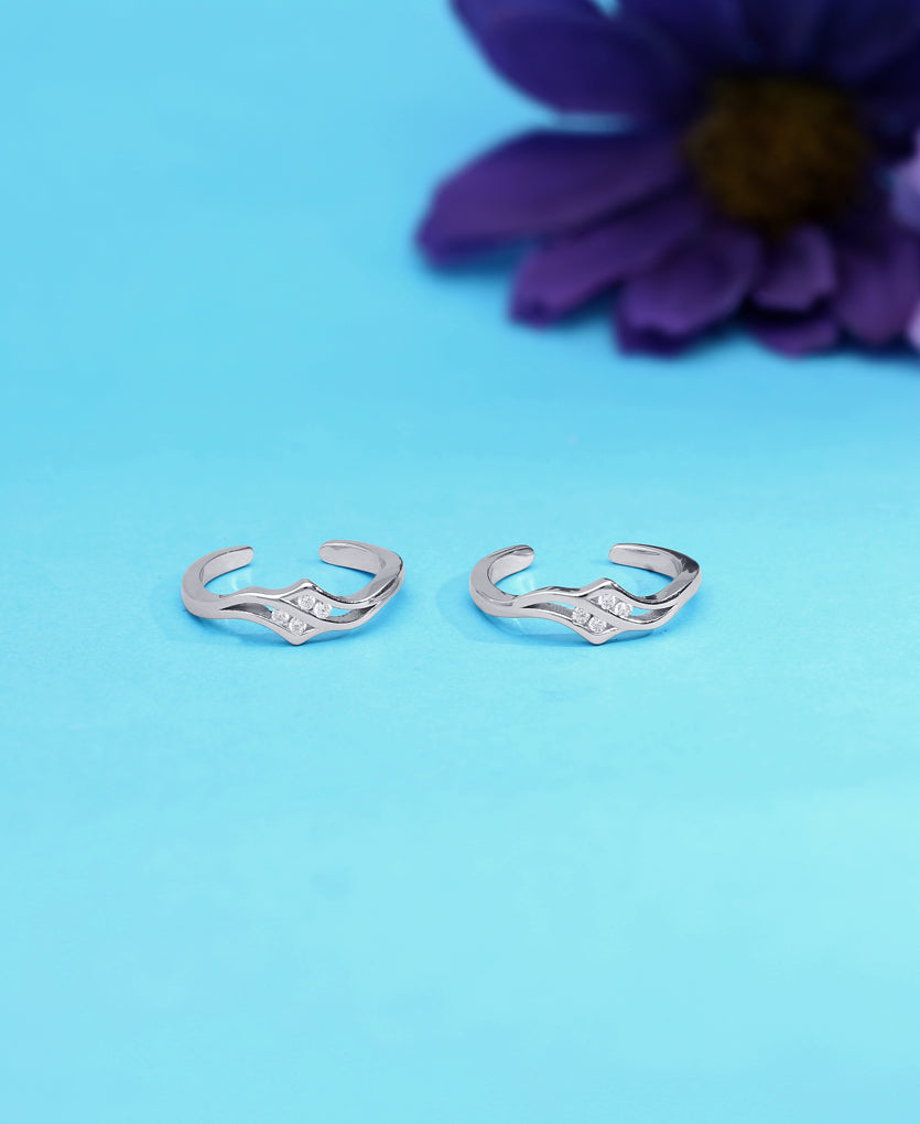 Radiant Rivulets Silver Toe Ring