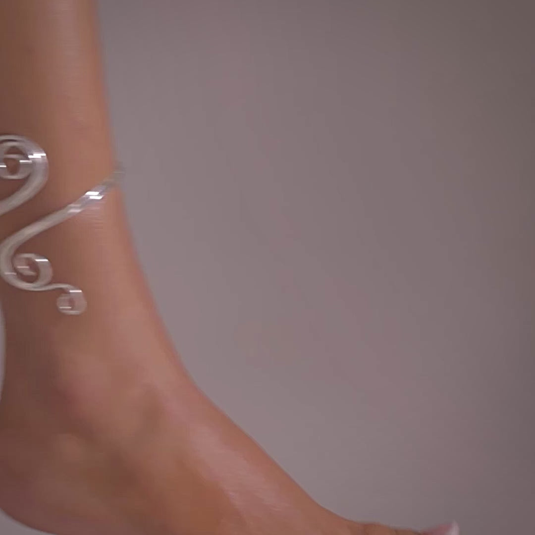 Load video: Spire Wrap 916 Silver Anklet For Woman